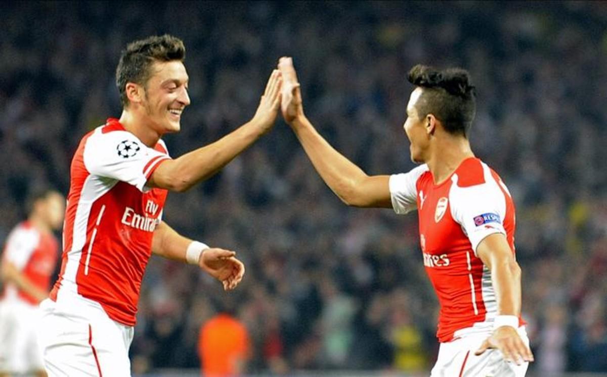 Alexis y Özil han puesto en un problema al Arsenal con sus exigencias