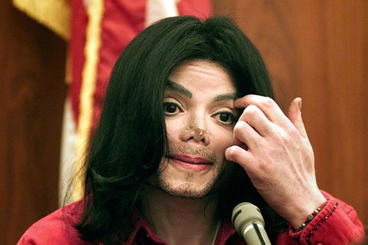 por el que Michael Jackson llevaba y cinta en la nar