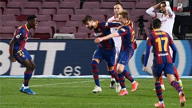 Piqué, tras forzar la prórroga de cabeza Piqué, tras forzar la prórroga de cabeza