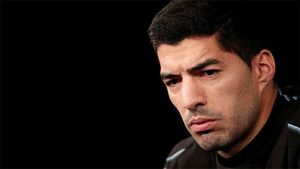 El tirón de orejas de Luis Suárez a Dembélé El tirón de orejas de Luis Suárez a Dembélé