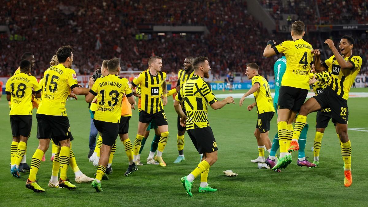 Los jugadores del Dortmund celebrando la victoria