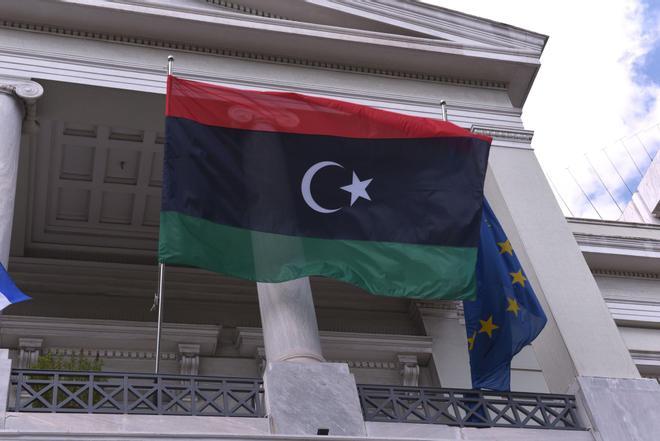 Los asistentes a una manifestación asaltan la sede del Parlamento de Libia
