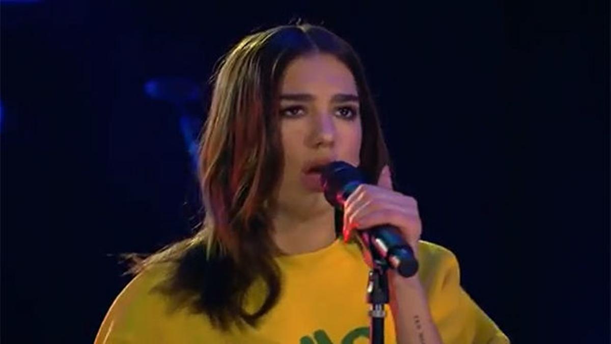 Actuación de Dua Lipa en la
