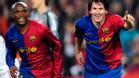 Samuel Etoo junto a Leo Messi