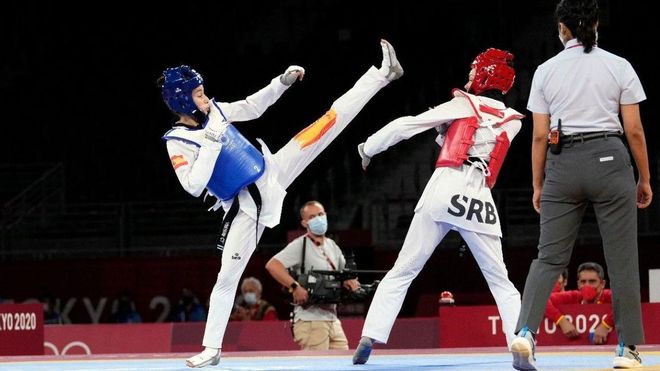 Adriana Cerezo lanza una patada en su primer combate en los Juegos de Tokio. Adriana Cerezo lanza una patada en su primer combate en los Juegos de Tokio.