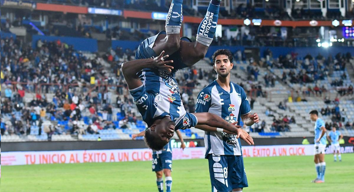 El colombiano Avilés Hurtado celebra su gol.