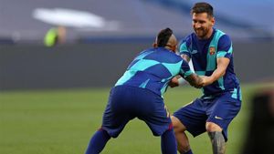 Arturo Vidal y Leo Messi, en un entrenamiento del FC Barcelona Arturo Vidal y Leo Messi, en un entrenamiento del FC Barcelona