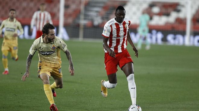 El Almería se encuentra a 10 puntos del líder y sus anhelos por el campeonato se difuminan El Almería se encuentra a 10 puntos del líder y sus anhelos por el campeonato se difuminan