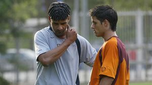 Óscar López junto a Frank Rijkaard durante su etapa en el FC Barcelona Óscar López junto a Frank Rijkaard durante su etapa en el FC Barcelona