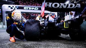 Verstappen celebra su título con Red Bull y Honda en 2022