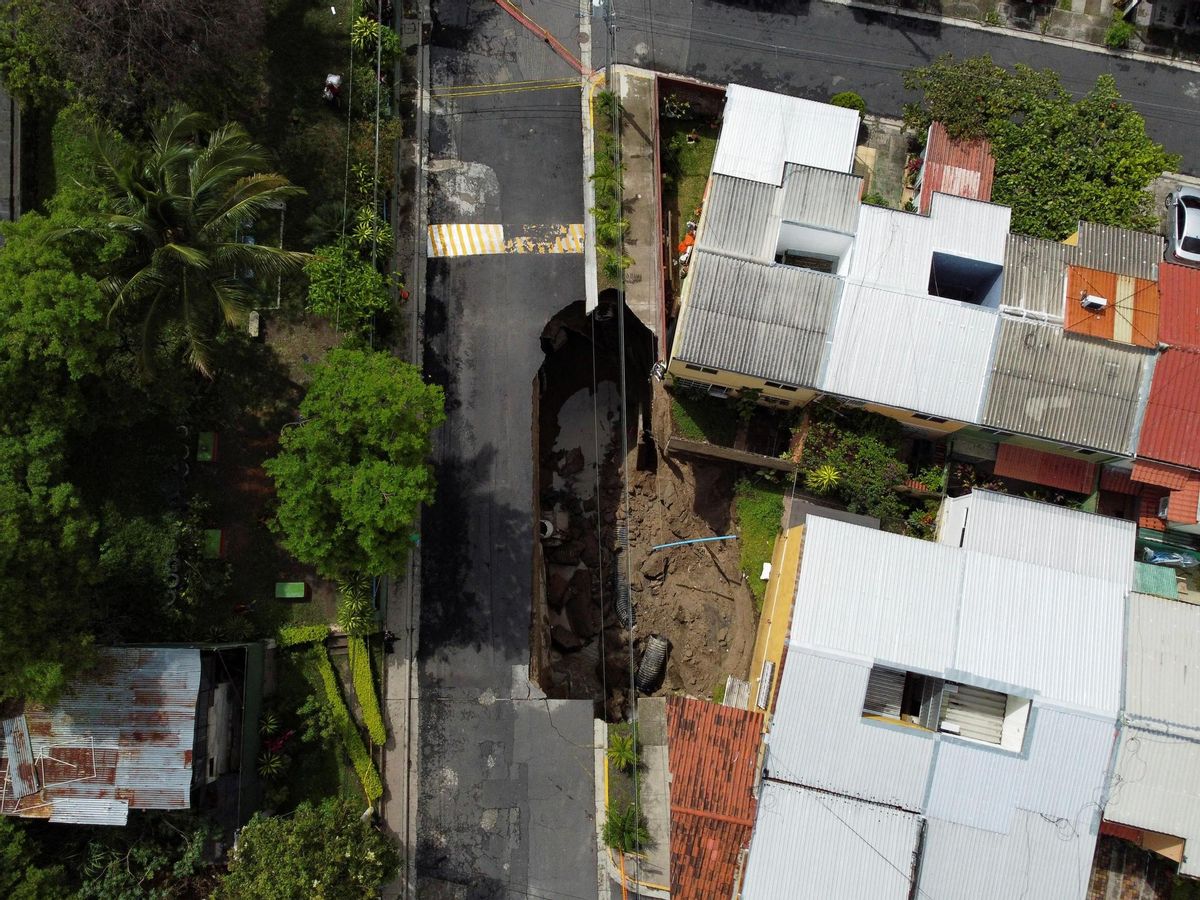 Aftermath of tropical storm Bonnie in San Salvador Aftermath of tropical storm Bonnie in San Salvador