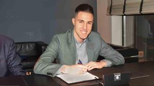 Aicardo firmando su renovación de contrato para el Barça Lassa Aicardo firmando su renovación de contrato para el Barça Lassa