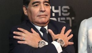 El tierno motivo por el que Diego Maradona llevaba siempre dos relojes El tierno motivo por el que Diego Maradona llevaba siempre dos relojes