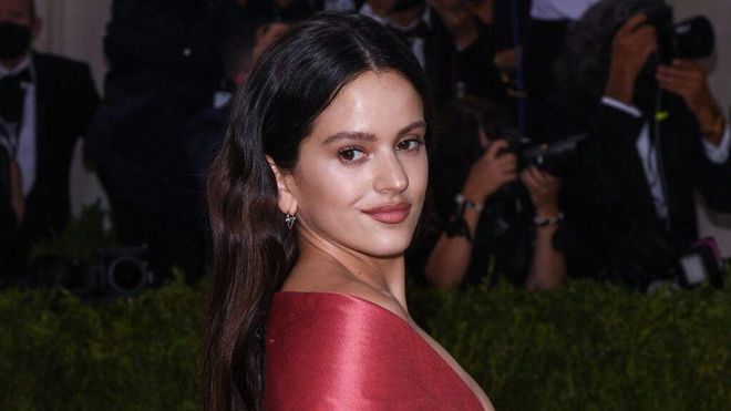Rosalía arrasa con su vestido en la gala de los MET Rosalía arrasa con su vestido en la gala de los MET
