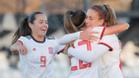 Las jugadores de la selección española femenina de fútbol celebra un gol ante Ucrania