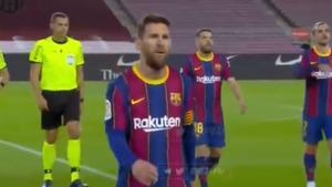 Messi se quejó del árbitro al descanso