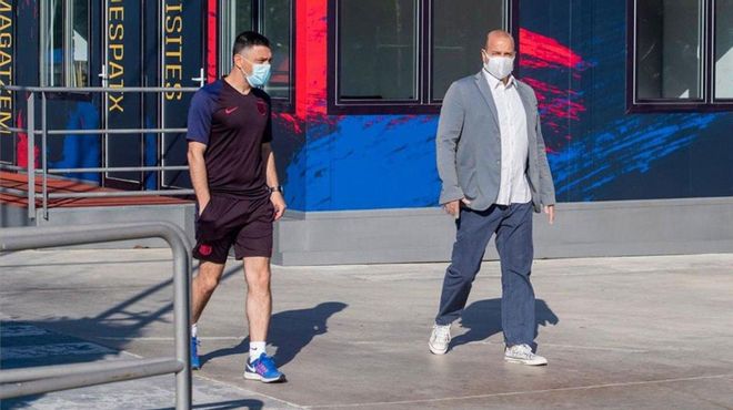 García Pimienta y el directivo Xavier Vilajoana, en la Ciutat Esportiva García Pimienta y el directivo Xavier Vilajoana, en la Ciutat Esportiva