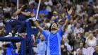 Djokovic alza las manos al cielo tras lograr el US Open.
