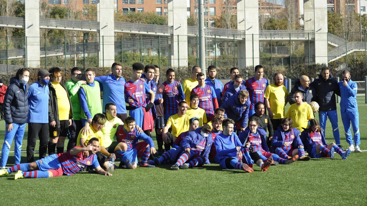 Los equipos Genuine de la PB La Roca y el FC Barcelona jugaron en la Ciutat Esportiva Joan Gamper