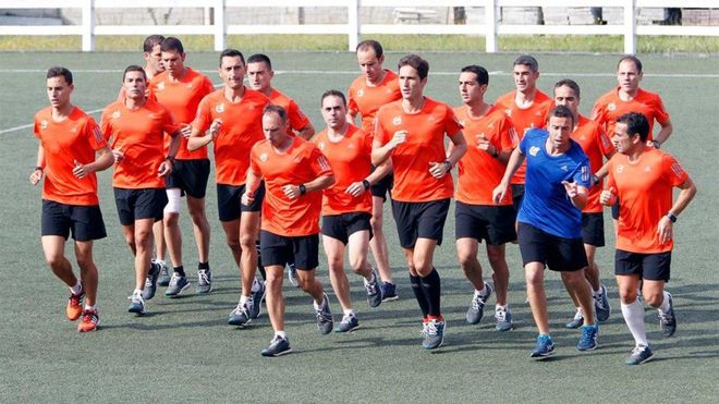Árbitros y asistentes de primera división, entrenando Árbitros y asistentes de primera división, entrenando