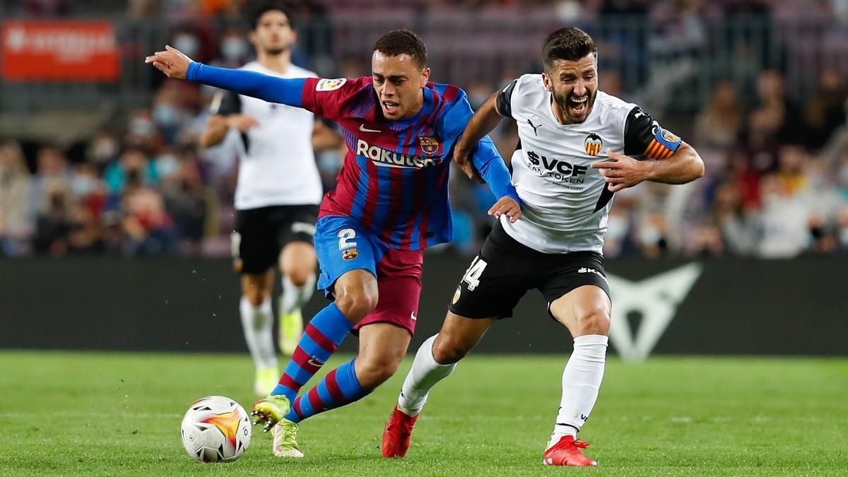 Sergiño Dest realizó contra el Valencia uno de sus mejores partidos con la camiseta del Barça Sergiño Dest realizó contra el Valencia uno de sus mejores partidos con la camiseta del Barça