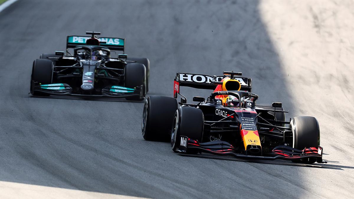 Max Verstappen y Lewis Hamilton en la lucha por el Mundial