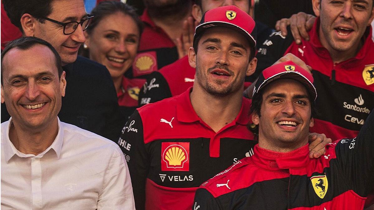 Leclerc felicitó a Sainz por su éxito pero acabó muy decepcionado por la estrategia de Ferrari