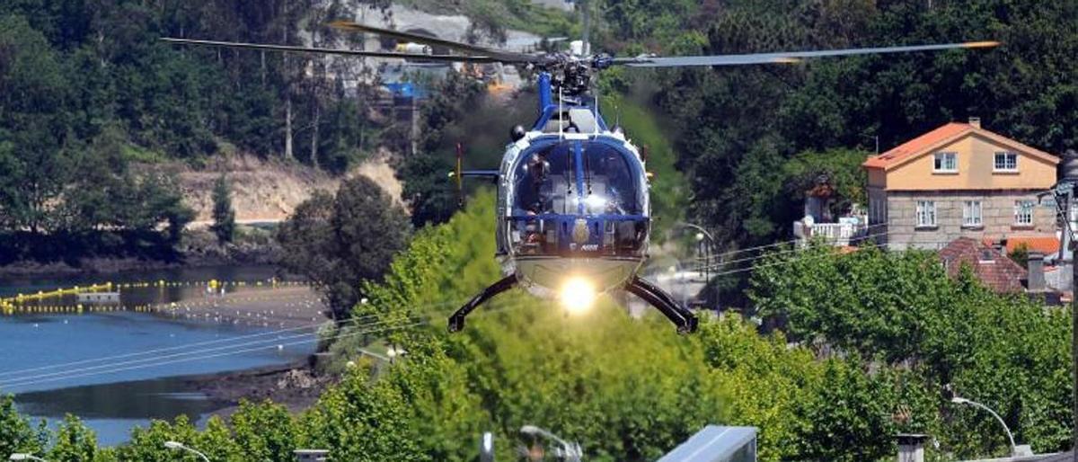 Helicóptero de la Policía Nacional sobrevolando Pontevedra. Helicóptero de la Policía Nacional sobrevolando Pontevedra.