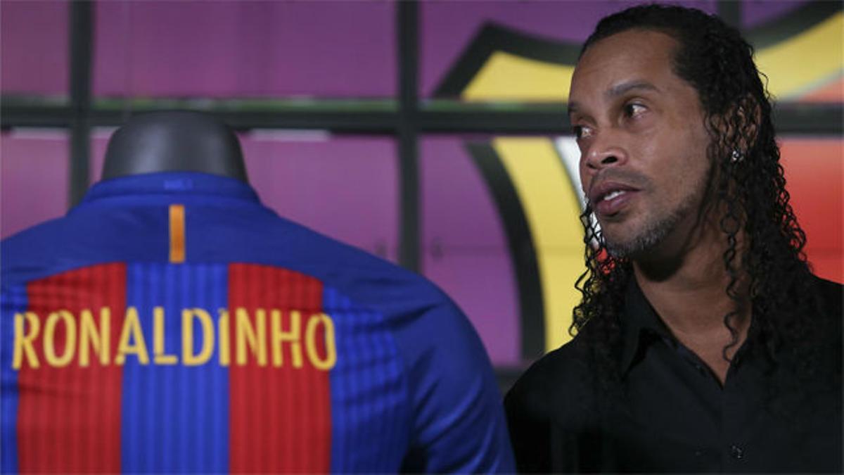 ¿Debe romper el Barça con Ronaldinho?