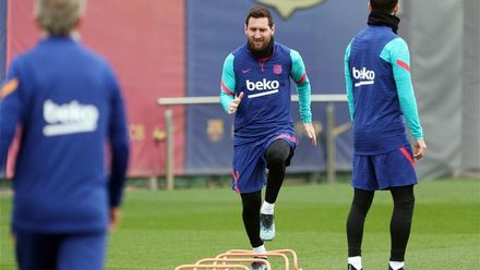 طاقم كومان جعل من برشلونة فريق متوحش بديناً 1