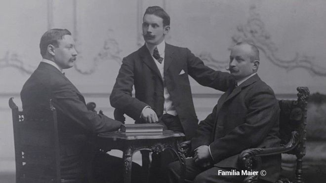 Hans Gamper (izquierda) junto a Otto Maier (derecha). Se desconoce la identidad de la persona que está entre ambos Hans Gamper (izquierda) junto a Otto Maier (derecha). Se desconoce la identidad de la persona que está entre ambos