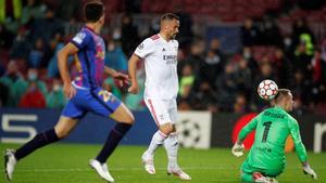 El increíble error de Seferovic a puerta vacía que pudo condenar al Barça