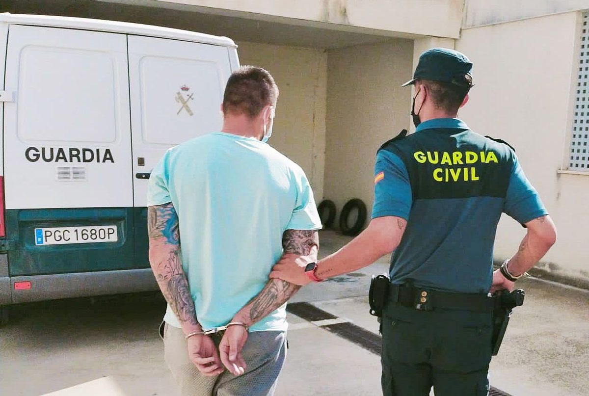 La Guardia Civil detiene a dos hombres por un supuesto delito de hurto en Pollença La Guardia Civil detiene a dos hombres por un supuesto delito de hurto en Pollença
