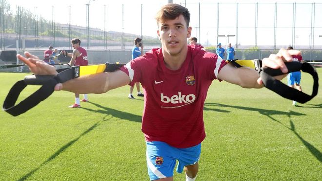 Nico González carga las pilas en el primer equipo para afrontar una temporada ilusionante Nico González carga las pilas en el primer equipo para afrontar una temporada ilusionante