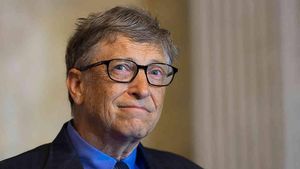 Bill Gates recibe la vacuna del coronavirus y desata el cachondeo en Twitter Bill Gates recibe la vacuna del coronavirus y desata el cachondeo en Twitter