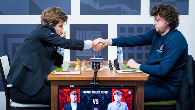 Magnus Carlsen abandona en dos jugadas contra Niemann