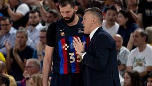 Jasikevicius da instrucciones a Mirotic en el partido ante el Valencia Basket