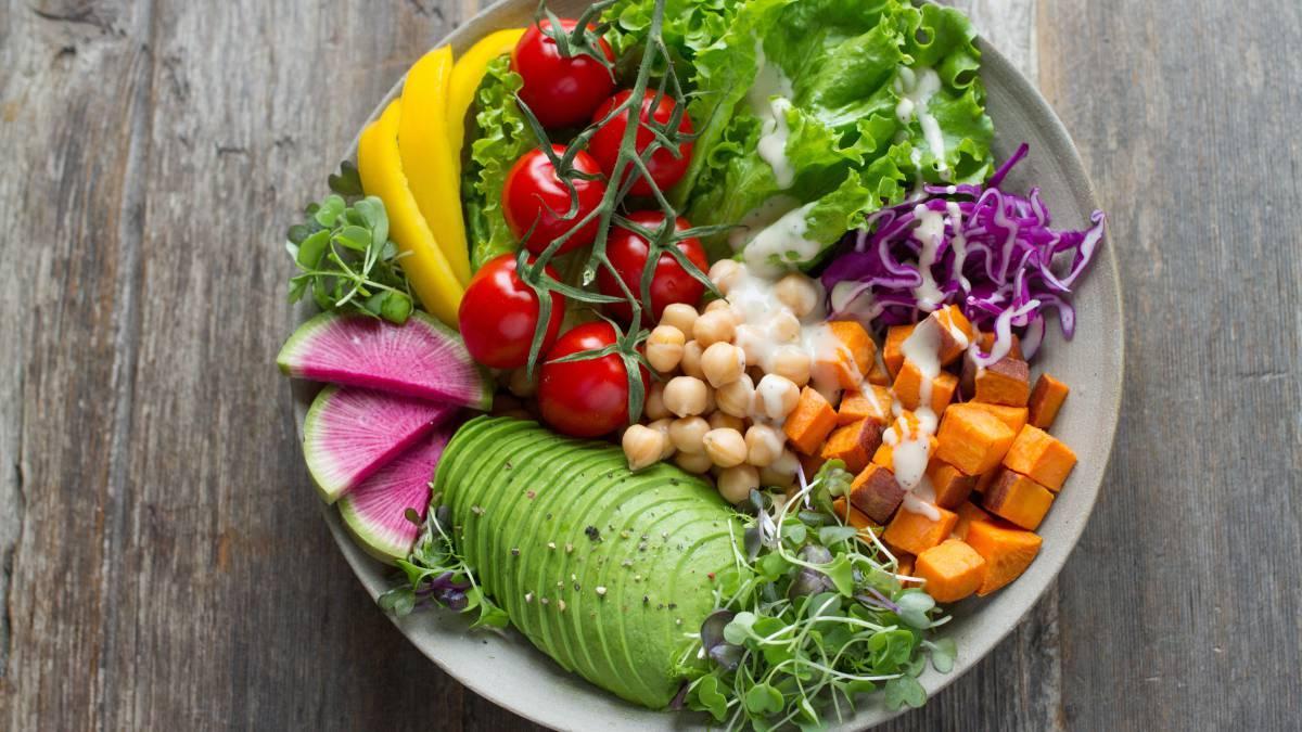 Consejos para ser vegano en pleno 2021: ¿es sano cambiar la alimentación?