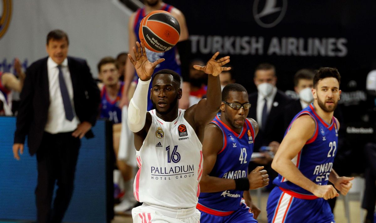 Garuba quiere irse a la NBA esta próxima temporada a pesar de tener contrato con el Madrid Garuba quiere irse a la NBA esta próxima temporada a pesar de tener contrato con el Madrid