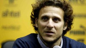 Diego Forlán atacó a Dani Alves Diego Forlán atacó a Dani Alves