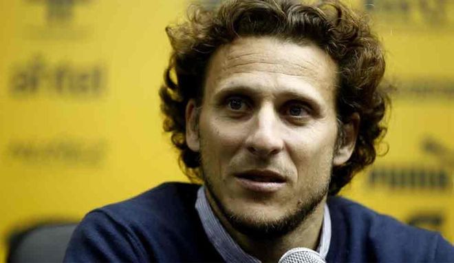 Diego Forlán atacó a Dani Alves Diego Forlán atacó a Dani Alves