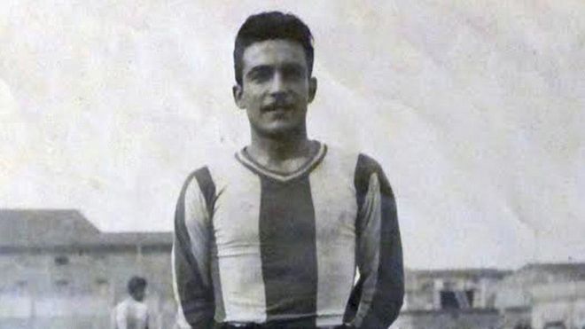 Joan Morral con la camiseta del Figueres, equipo al que defendió durante el servicio militar entre 1942 y 1945 Joan Morral con la camiseta del Figueres, equipo al que defendió durante el servicio militar entre 1942 y 1945