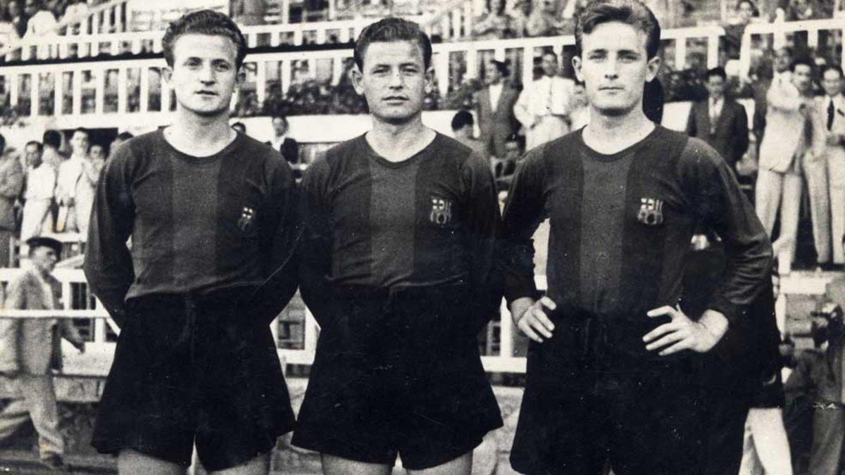 Josep, Juli y Marià, los tres hermanos Gonzalvo Falcón. Nunca jugaron juntos un partido oficial con el FC Barcelona, pero se tomaron esta foto en Les Corts para testimoniar que coincidieron en la entidad azulgrana a mediados de los años 40