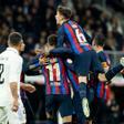 El Barça celebra la victoria en el Bernabéu
