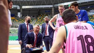 Jasikevicius, dando órdenes a sus jugadores Jasikevicius, dando órdenes a sus jugadores