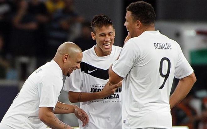 Neymar es el mejor según Roberto Carlos Neymar es el mejor según Roberto Carlos