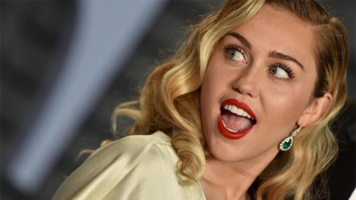 Miley Cyrus vuelve a sorprender a sus fans