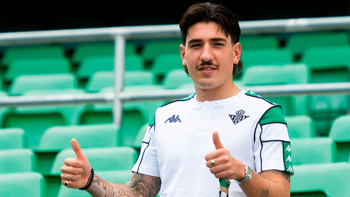 Héctor Bellerín el día que fue presentado con el Betis Héctor Bellerín el día que fue presentado con el Betis
