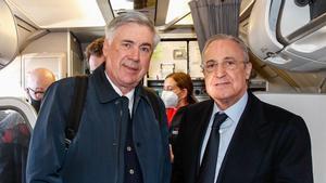 Carlo Ancelotti y Florentino Pérez en un desplazamiento del Real Madrid