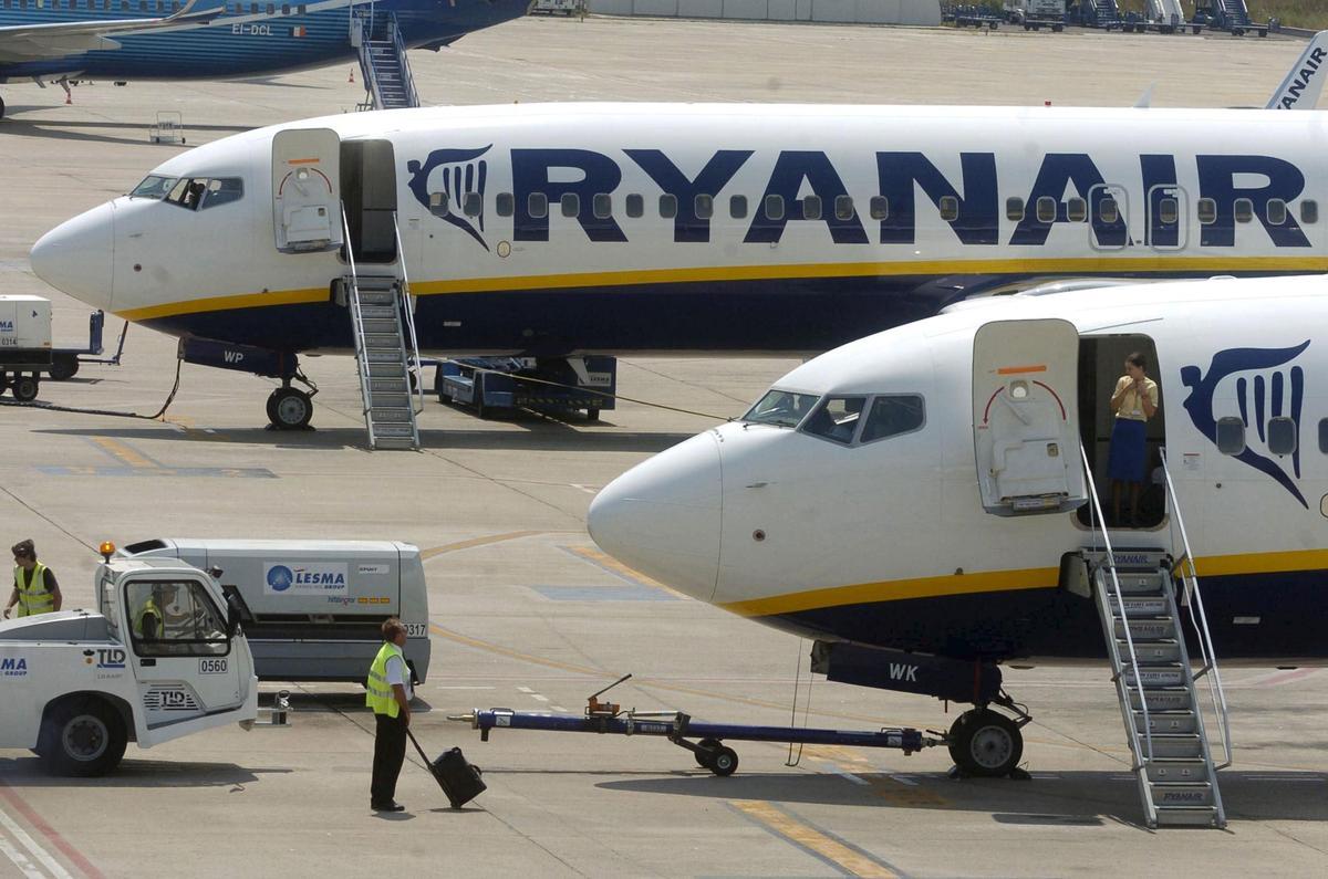 Dos aviones de Ryanair.